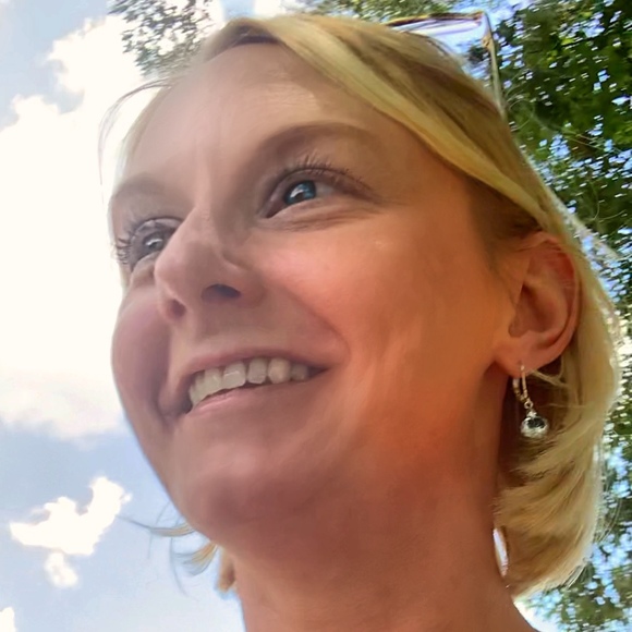 Meet your Posher, Caroline - Picture 1 of 1